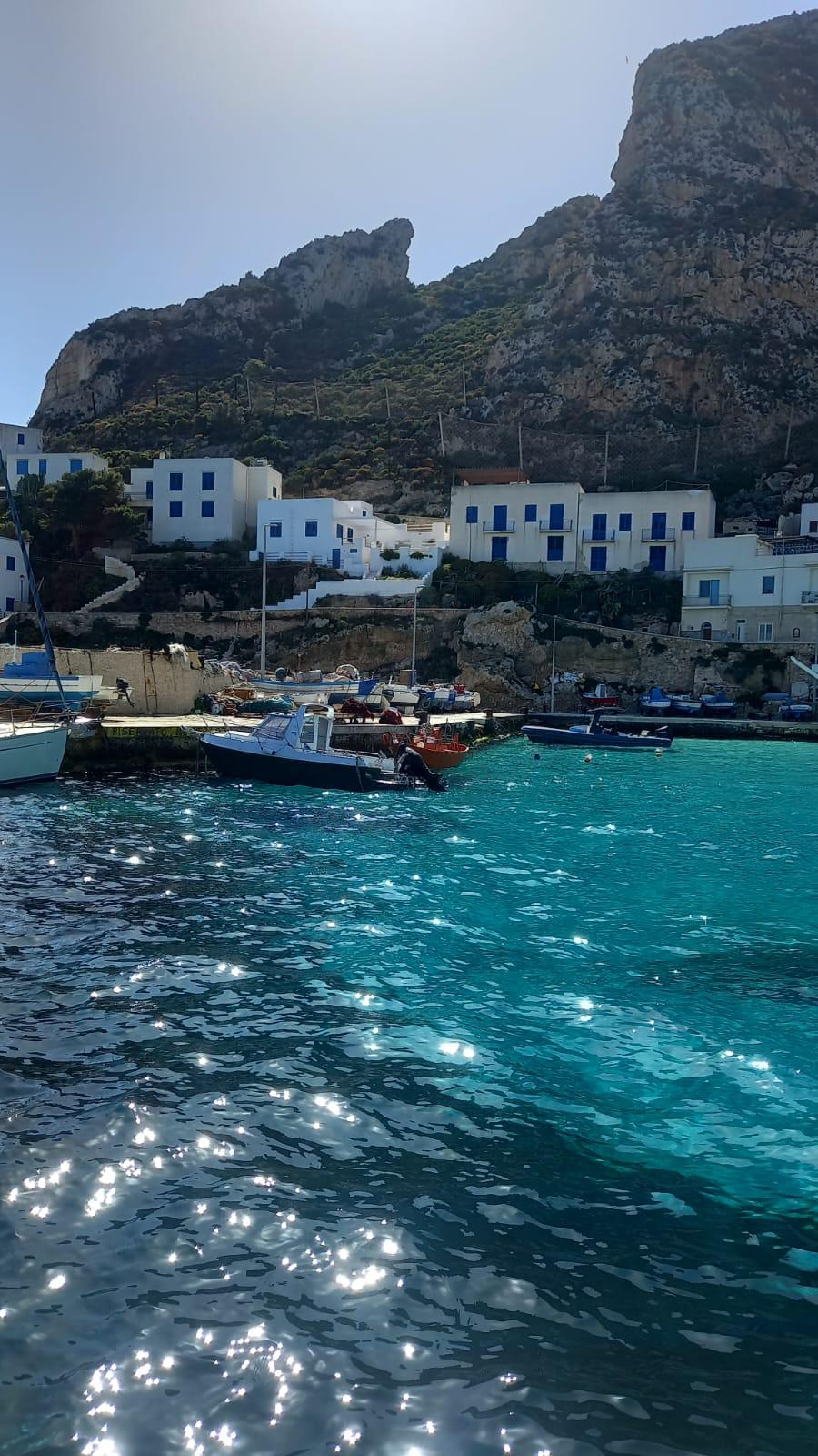 Sosta bagno e relax durante tour Egadi